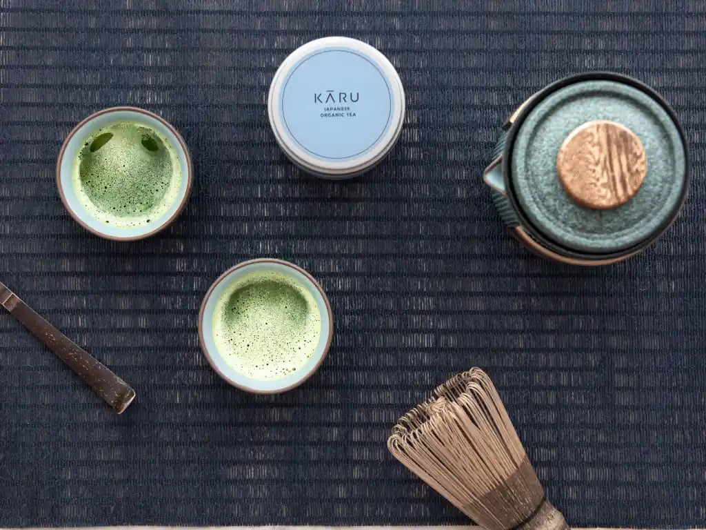 Matcha Set mit dunkler Schale, Löffel, Dose und Besen